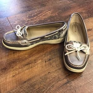 Like new womens sperrys